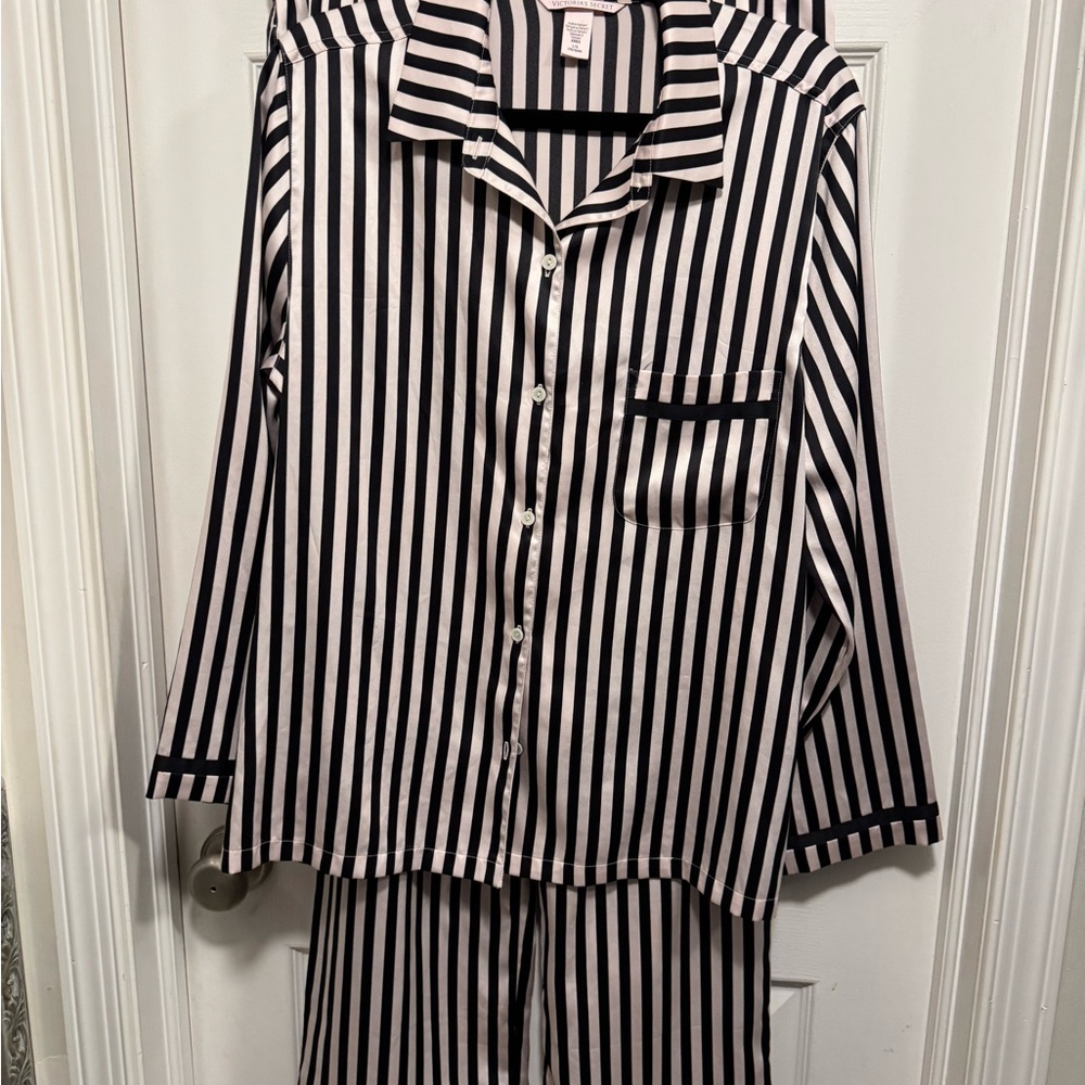 Victoria's Secret Black and White Striped Pajama Set - Picture 2 of 10